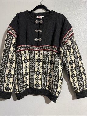 Vintage Bouviac 1994 Norway Crewneck Sweater in Black & Cream with Red Accents